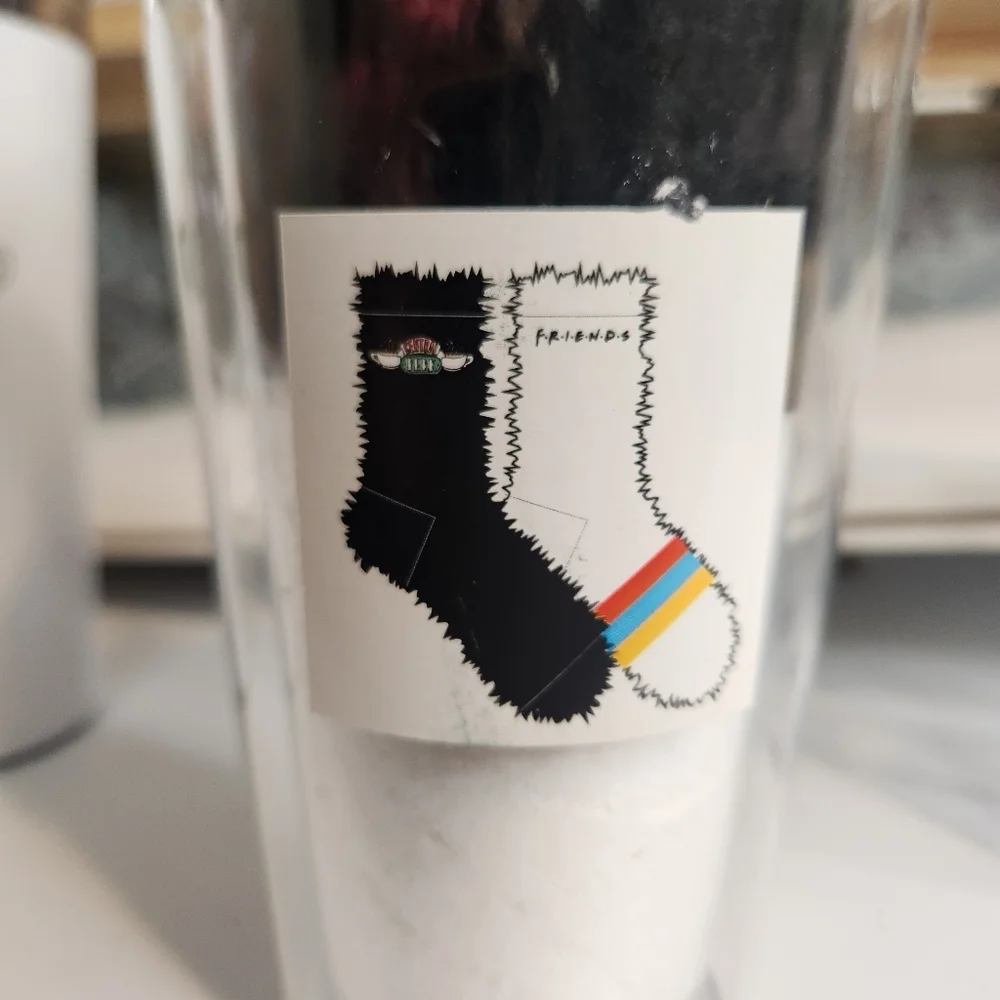 Friends New Travel Mug Water Bottle Coffee Cup Lot Socks Gifts - Picture 6 of 8